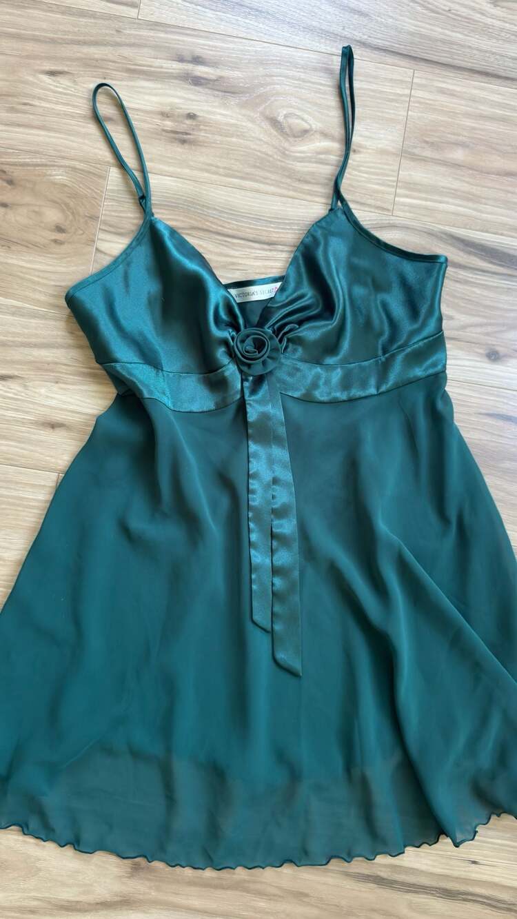 Victoria's Secret Chemise Size M Green Satin Sheer Rose Applique Slip